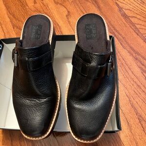 SOUL Naturalizer Black Leather Mules